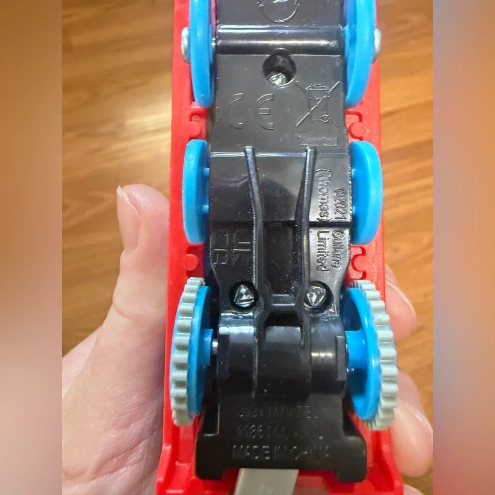 Fisher-Price Thomas & Friends Paint Delivery motorized train engine